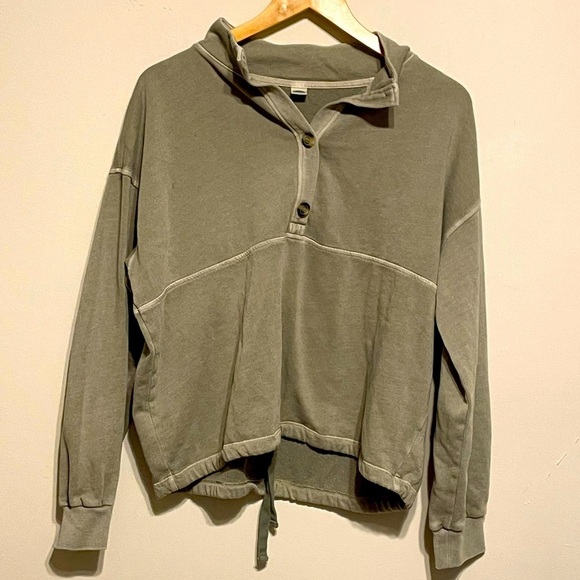 Old Navy Olive Green button top women’s size Medium - Picture 1 of 2